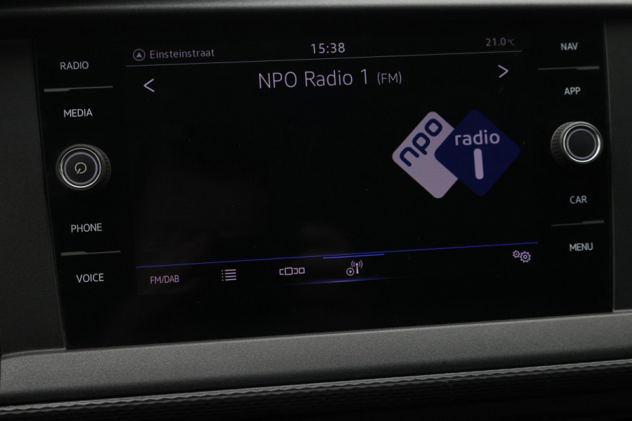 Volkswagen Transporter 2.0 TDI L2H1 30 DC Eerste Eigenaar, Airco, Cruise, Apple Carplay, DAB, PDC, Trekhaak, 16''