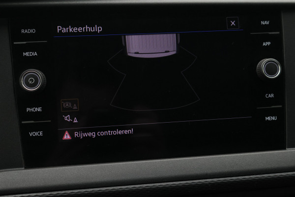 Volkswagen Transporter 2.0 TDI L2H1 30 DC Eerste Eigenaar, Airco, Cruise, Apple Carplay, DAB, PDC, Trekhaak, 16''