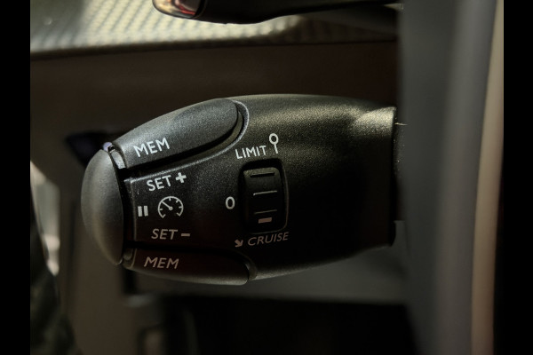 Peugeot 2008 1.2 Hybrid 136 Style|Automaat|Cruise Control|Carplay|Climate Control