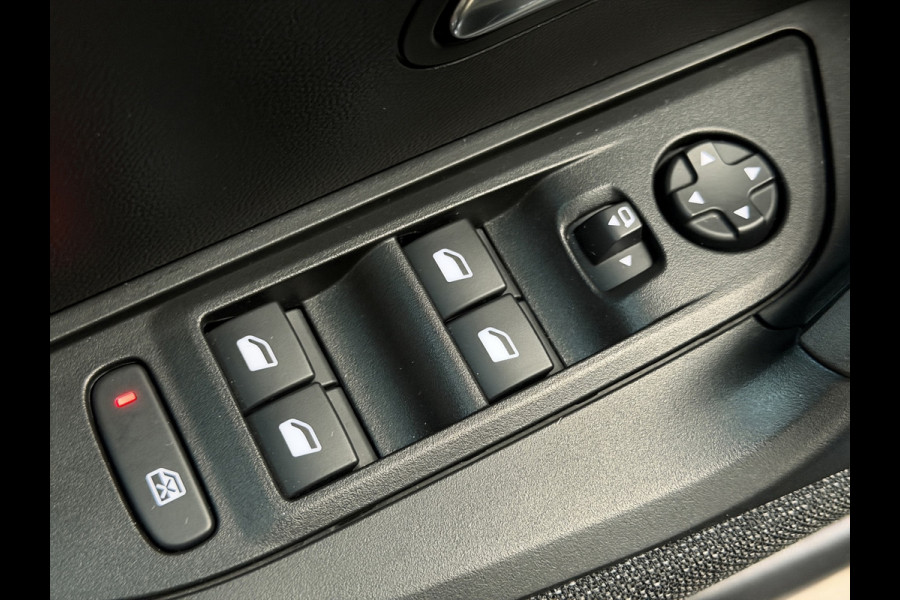 Peugeot 2008 1.2 Hybrid 136 Style|Automaat|Cruise Control|Carplay|Climate Control