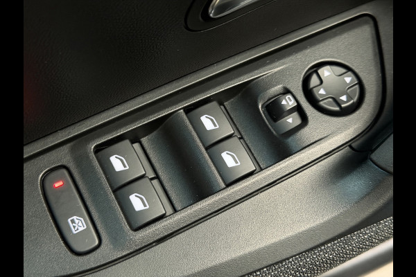 Peugeot 2008 1.2 Hybrid 136 Style|Automaat|Cruise Control|Carplay|Climate Control