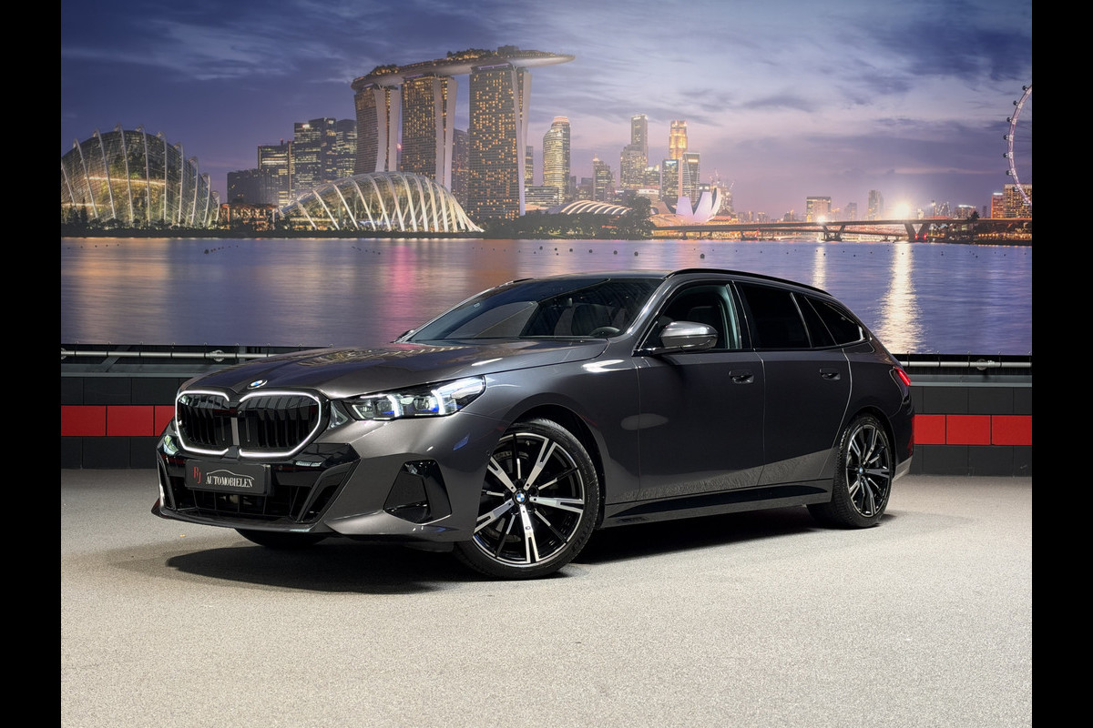 BMW 5 Serie Touring 520i |Panorama|HeadUp|Trekhaak|Crystal|Carbon|BTW