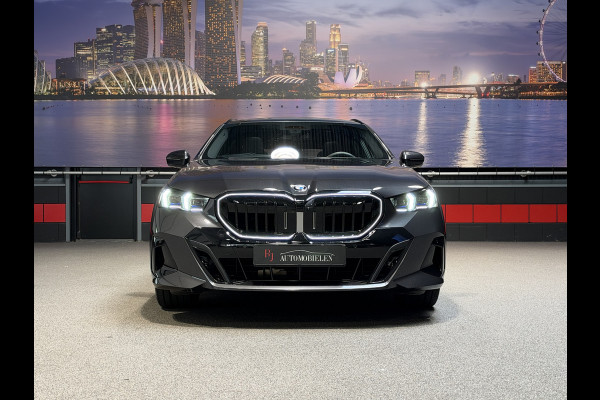 BMW 5 Serie Touring 520i |Panorama|HeadUp|Trekhaak|Crystal|Carbon|BTW