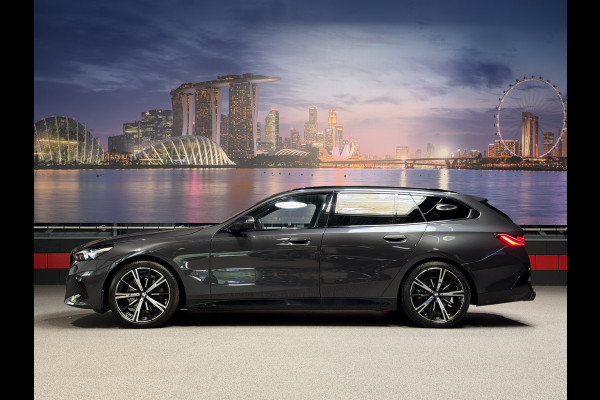 BMW 5 Serie Touring 520i |Panorama|HeadUp|Trekhaak|Crystal|Carbon|BTW