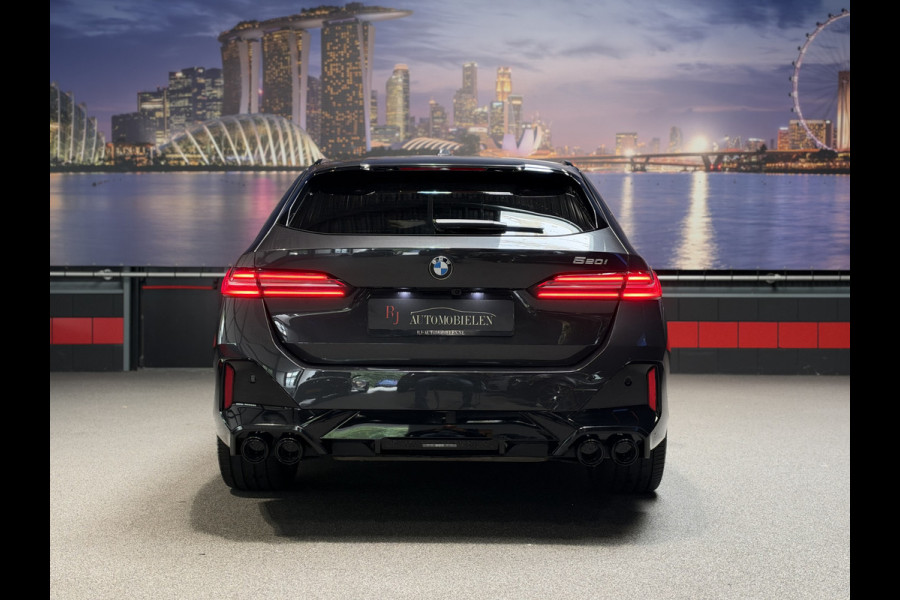 BMW 5 Serie Touring 520i |Panorama|HeadUp|Trekhaak|Crystal|Carbon|BTW