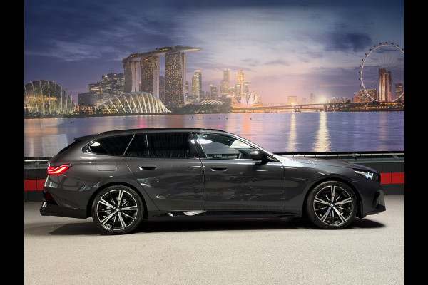 BMW 5 Serie Touring 520i |Panorama|HeadUp|Trekhaak|Crystal|Carbon|BTW