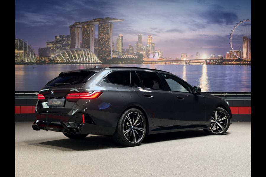 BMW 5 Serie Touring 520i |Panorama|HeadUp|Trekhaak|Crystal|Carbon|BTW