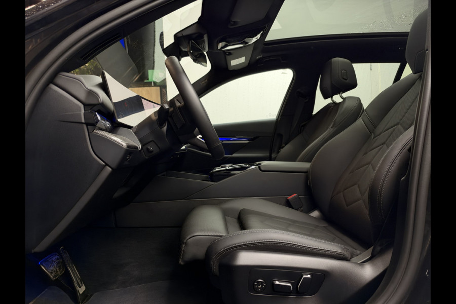 BMW 5 Serie Touring 520i |Panorama|HeadUp|Trekhaak|Crystal|Carbon|BTW