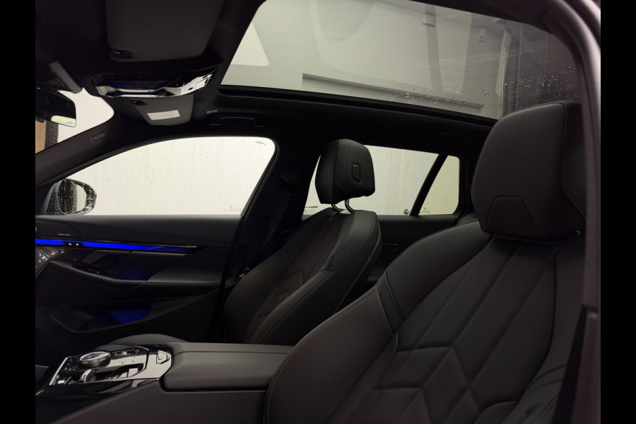 BMW 5 Serie Touring 520i |Panorama|HeadUp|Trekhaak|Crystal|Carbon|BTW