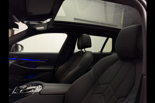 BMW 5 Serie Touring 520i |Panorama|HeadUp|Trekhaak|Crystal|Carbon|BTW