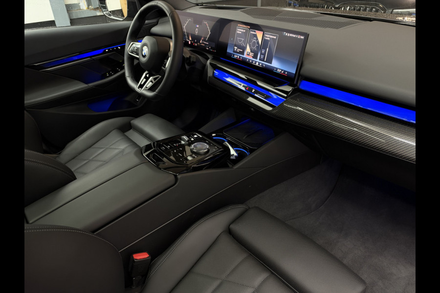 BMW 5 Serie Touring 520i |Panorama|HeadUp|Trekhaak|Crystal|Carbon|BTW