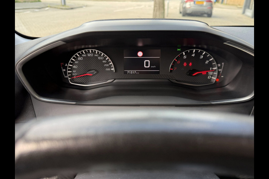 Peugeot 208 1.2 PureTech Active Pack - Navigatie / Apple CarPlay I Airco I Sport velgen I LED I PDC I Dealer onderhouden