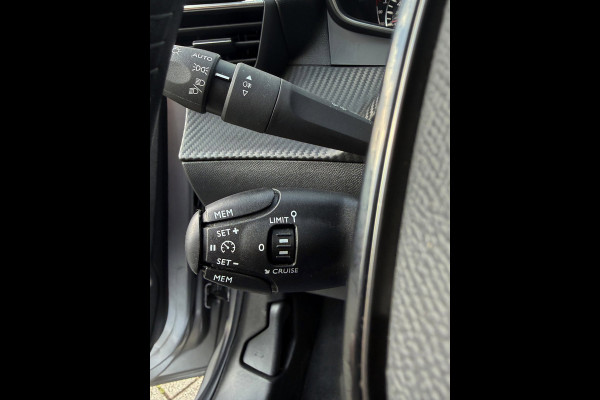 Peugeot 208 1.2 PureTech Active Pack - Navigatie / Apple CarPlay I Airco I Sport velgen I LED I PDC I Dealer onderhouden