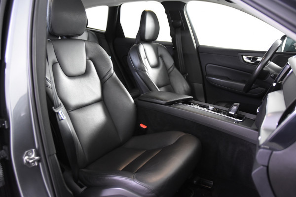 Volvo XC60 2.0 B4 Momentum *1ste Eigenaar*Leer*Panoramadak*Trekhaak*