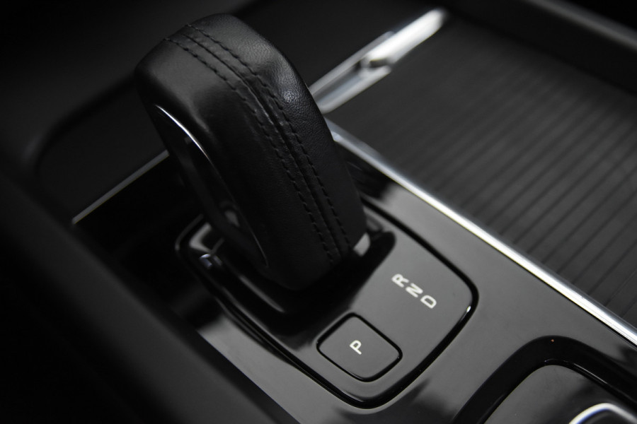 Volvo XC60 2.0 B4 Momentum *1ste Eigenaar*Leer*Panoramadak*Trekhaak*