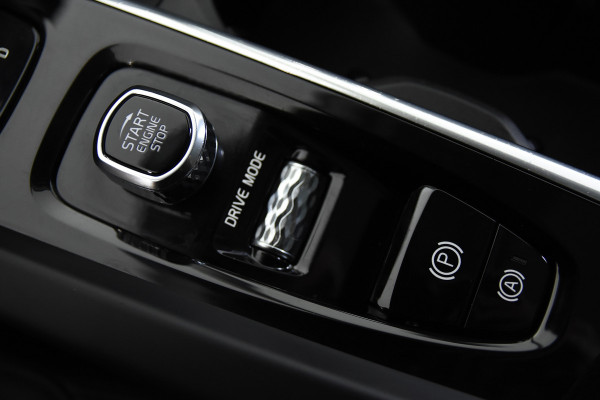 Volvo XC60 2.0 B4 Momentum *1ste Eigenaar*Leer*Panoramadak*Trekhaak*