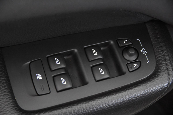 Volvo XC60 2.0 B4 Momentum *1ste Eigenaar*Leer*Panoramadak*Trekhaak*