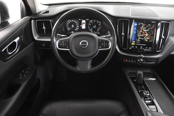Volvo XC60 2.0 B4 Momentum *1ste Eigenaar*Leer*Panoramadak*Trekhaak*