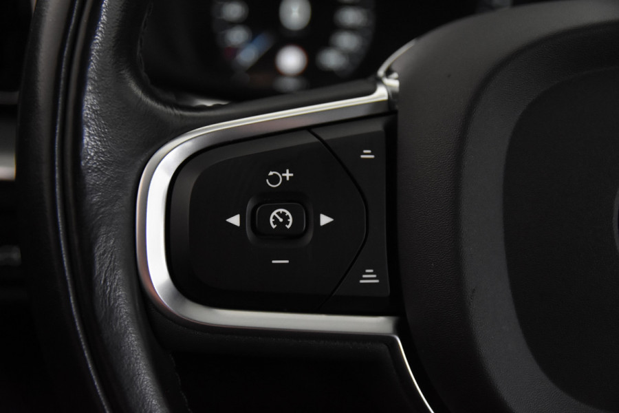 Volvo XC60 2.0 B4 Momentum *1ste Eigenaar*Leer*Panoramadak*Trekhaak*