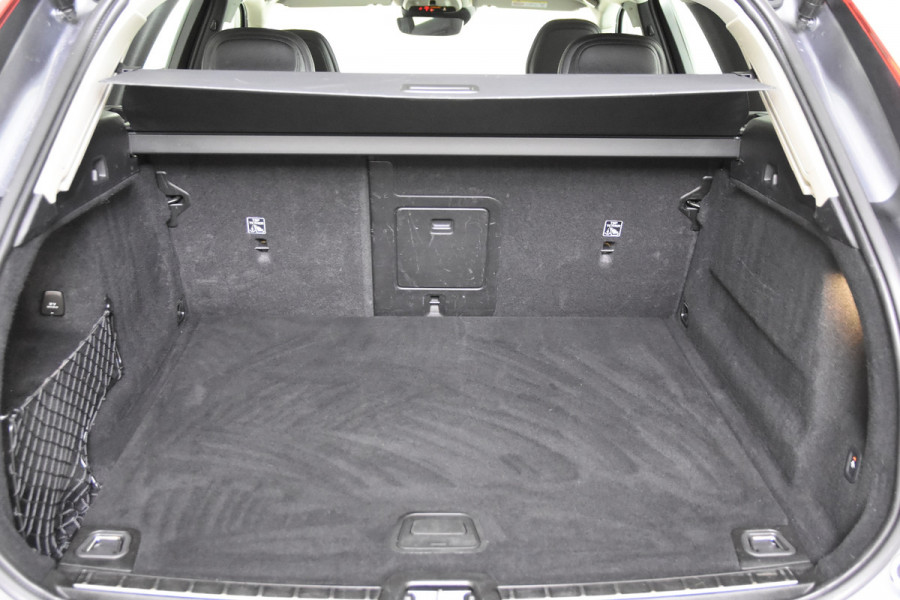 Volvo XC60 2.0 B4 Momentum *1ste Eigenaar*Leer*Panoramadak*Trekhaak*