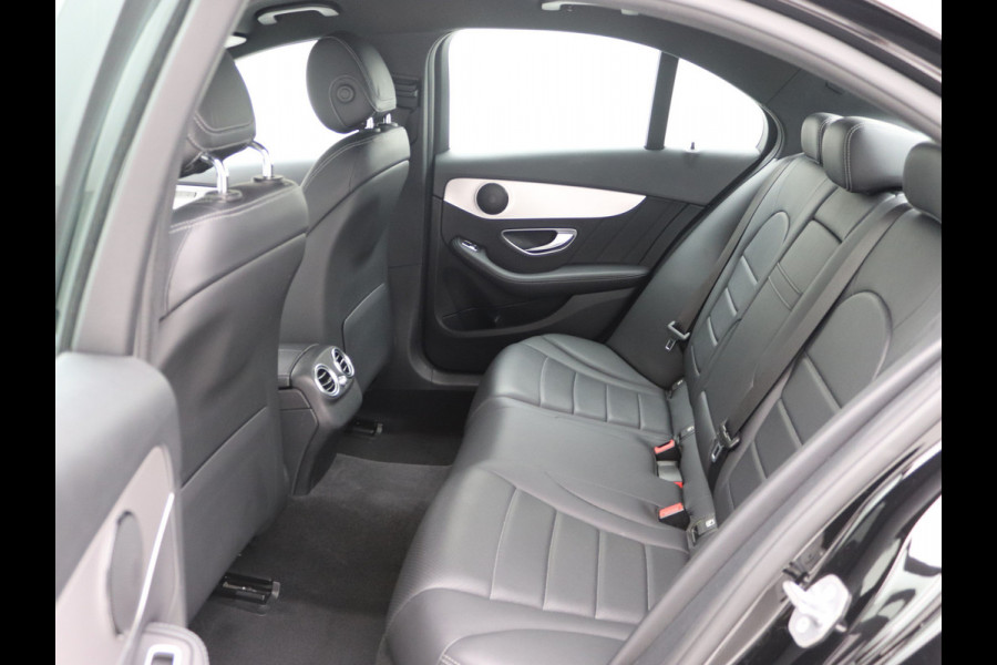 Mercedes-Benz C-Klasse 180 AMG Distronic, Carplay, Camera