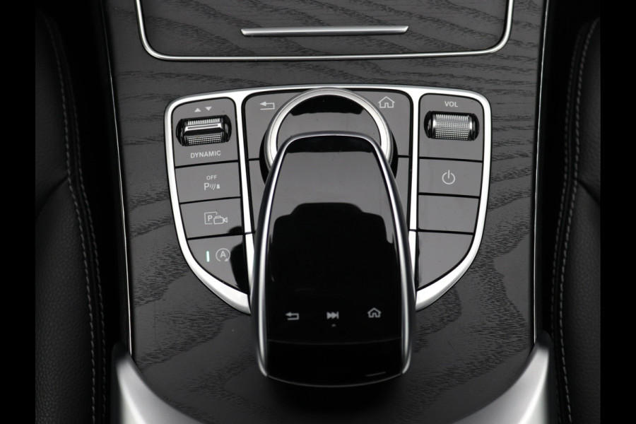 Mercedes-Benz C-Klasse 180 AMG Distronic, Carplay, Camera