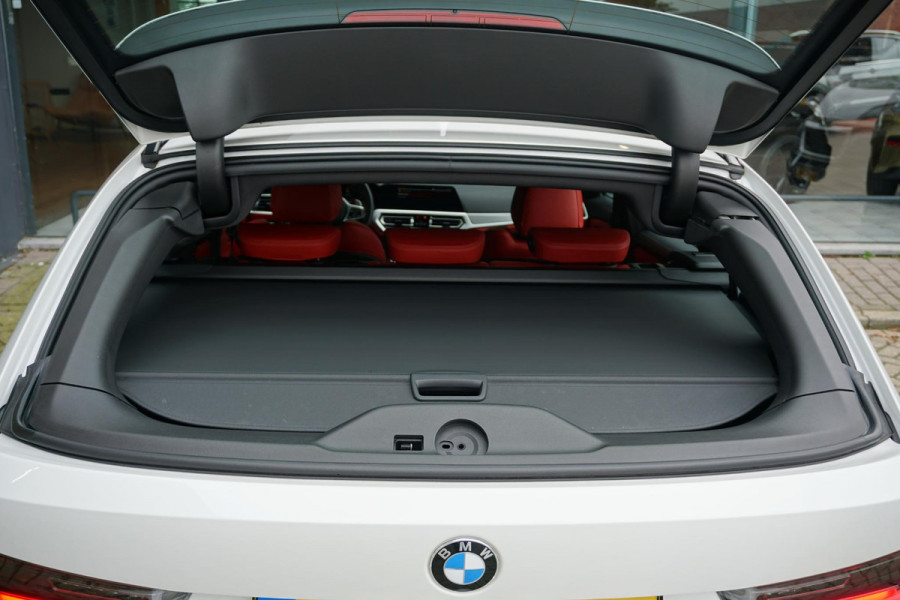 BMW 3 Serie Touring 330i High Executive Edition M + INDIVIDUAL LEDER / MINERALWEISS METALLIC / M-PERFORMANCE