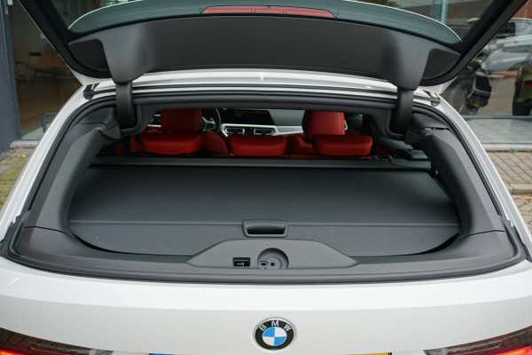 BMW 3 Serie Touring 330i High Executive Edition M + INDIVIDUAL LEDER / MINERALWEISS METALLIC / M-PERFORMANCE