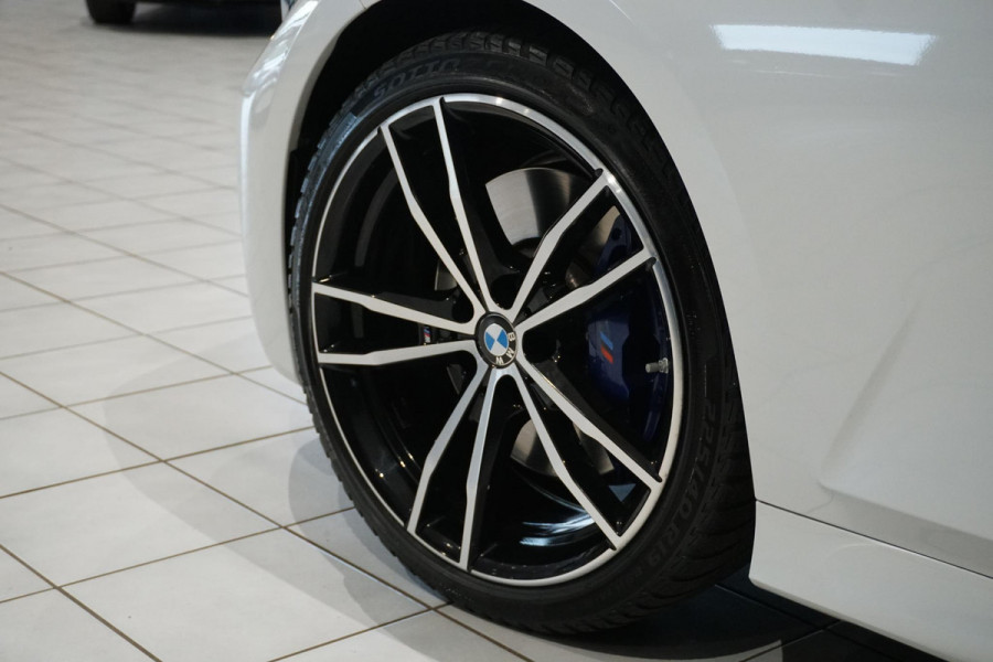 BMW 3 Serie Touring 330i High Executive Edition M + INDIVIDUAL LEDER / MINERALWEISS METALLIC / M-PERFORMANCE