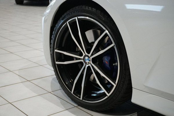BMW 3 Serie Touring 330i High Executive Edition M + INDIVIDUAL LEDER / MINERALWEISS METALLIC / M-PERFORMANCE