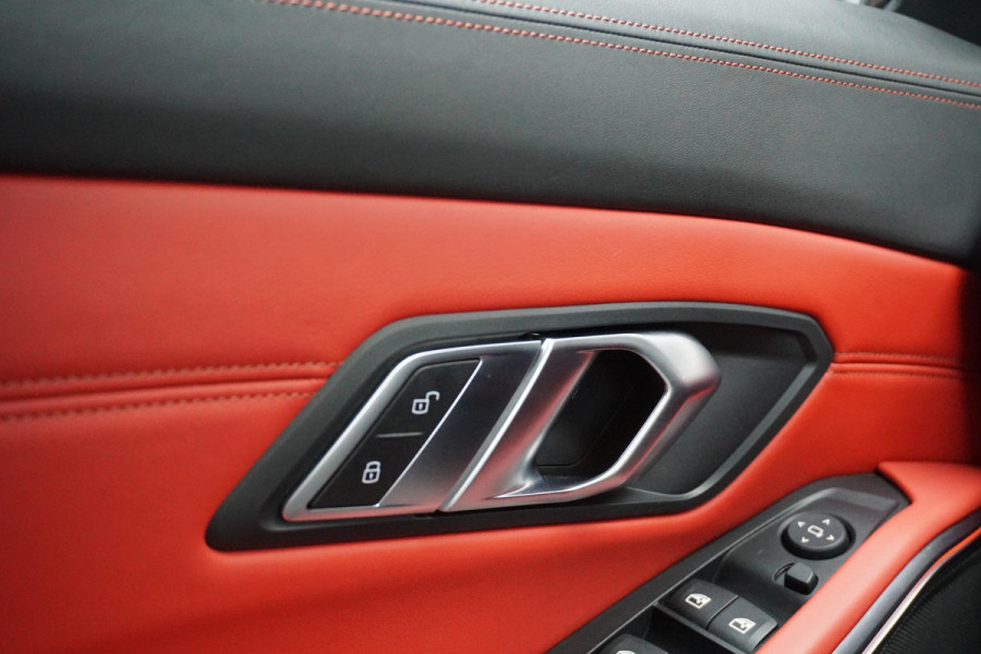 BMW 3 Serie Touring 330i High Executive Edition M + INDIVIDUAL LEDER / MINERALWEISS METALLIC / M-PERFORMANCE