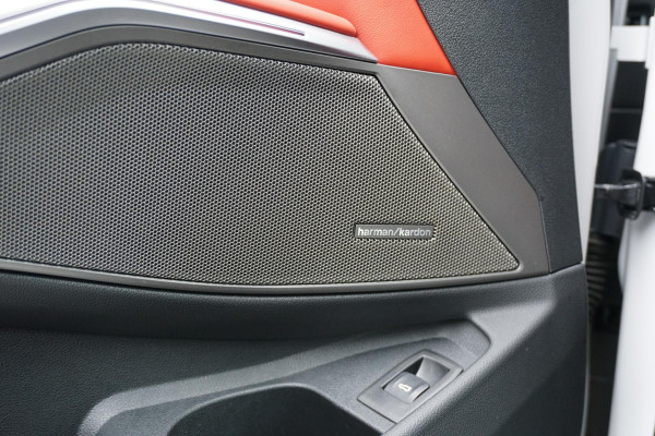 BMW 3 Serie Touring 330i High Executive Edition M + INDIVIDUAL LEDER / MINERALWEISS METALLIC / M-PERFORMANCE