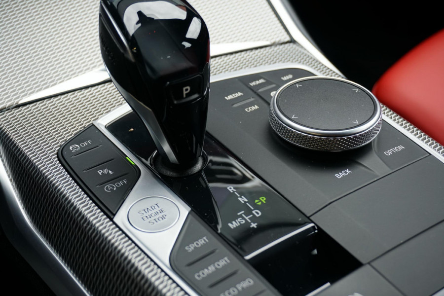 BMW 3 Serie Touring 330i High Executive Edition M + INDIVIDUAL LEDER / MINERALWEISS METALLIC / M-PERFORMANCE