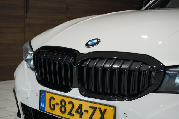 BMW 3 Serie Touring 330i High Executive Edition M + INDIVIDUAL LEDER / MINERALWEISS METALLIC / M-PERFORMANCE
