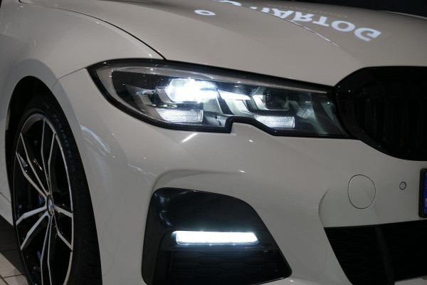 BMW 3 Serie Touring 330i High Executive Edition M + INDIVIDUAL LEDER / MINERALWEISS METALLIC / M-PERFORMANCE