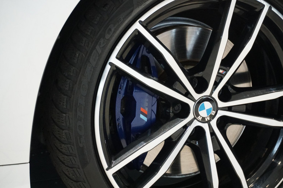 BMW 3 Serie Touring 330i High Executive Edition M + INDIVIDUAL LEDER / MINERALWEISS METALLIC / M-PERFORMANCE