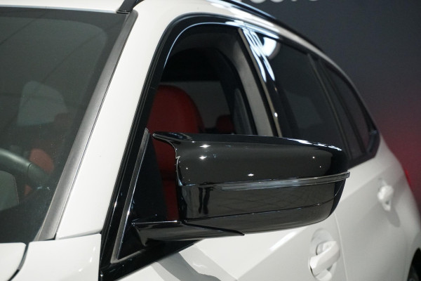 BMW 3 Serie Touring 330i High Executive Edition M + INDIVIDUAL LEDER / MINERALWEISS METALLIC / M-PERFORMANCE