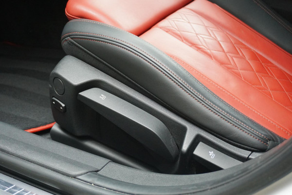 BMW 3 Serie Touring 330i High Executive Edition M + INDIVIDUAL LEDER / MINERALWEISS METALLIC / M-PERFORMANCE
