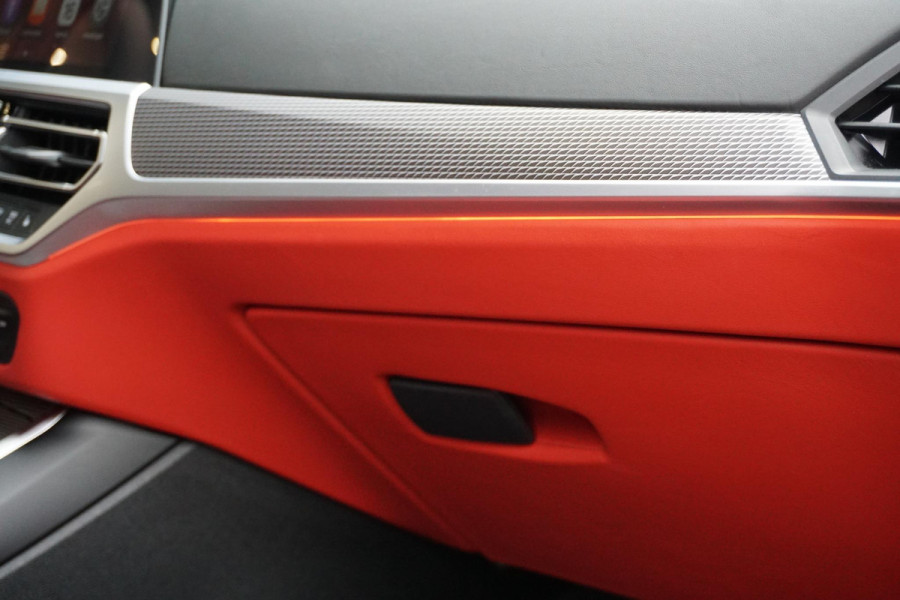 BMW 3 Serie Touring 330i High Executive Edition M + INDIVIDUAL LEDER / MINERALWEISS METALLIC / M-PERFORMANCE