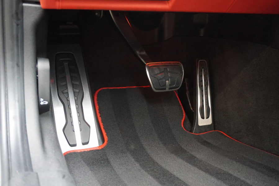 BMW 3 Serie Touring 330i High Executive Edition M + INDIVIDUAL LEDER / MINERALWEISS METALLIC / M-PERFORMANCE