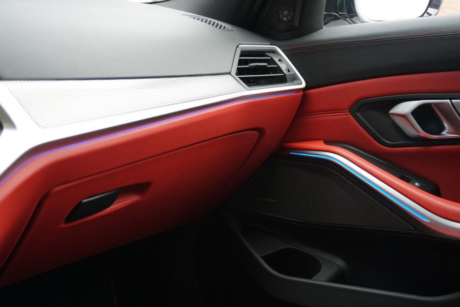 BMW 3 Serie Touring 330i High Executive Edition M + INDIVIDUAL LEDER / MINERALWEISS METALLIC / M-PERFORMANCE