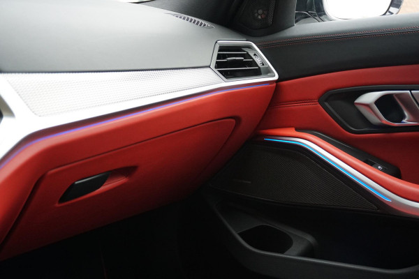 BMW 3 Serie Touring 330i High Executive Edition M + INDIVIDUAL LEDER / MINERALWEISS METALLIC / M-PERFORMANCE
