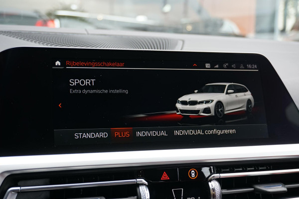 BMW 3 Serie Touring 330i High Executive Edition M + INDIVIDUAL LEDER / MINERALWEISS METALLIC / M-PERFORMANCE