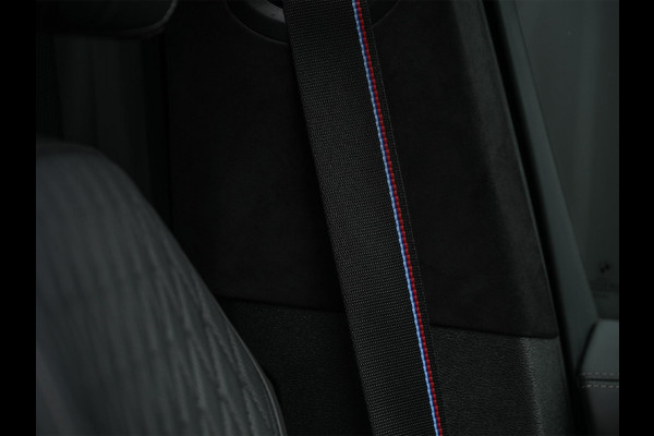 BMW X5 xDrive50e | M-Sport Pro | Alcantara Hemelbekleding | 360 Camera | HUD | Harman/Kardon | Active Steering | Luchtvering | Memory Seat | Stoelverwarming + Ventilatie | Trekhaak | Comfort access | Iconic glow | Ambiance Interieur |