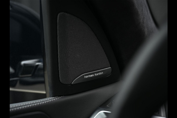 BMW X5 xDrive50e | M-Sport Pro | Alcantara Hemelbekleding | 360 Camera | HUD | Harman/Kardon | Active Steering | Luchtvering | Memory Seat | Stoelverwarming + Ventilatie | Trekhaak | Comfort access | Iconic glow | Ambiance Interieur |