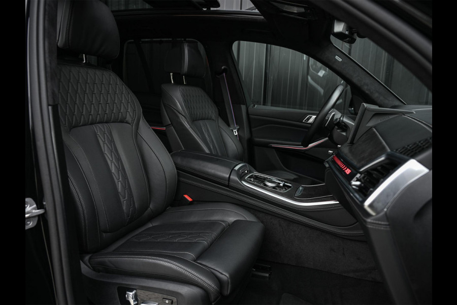 BMW X5 xDrive50e | M-Sport Pro | Alcantara Hemelbekleding | 360 Camera | HUD | Harman/Kardon | Active Steering | Luchtvering | Memory Seat | Stoelverwarming + Ventilatie | Trekhaak | Comfort access | Iconic glow | Ambiance Interieur |