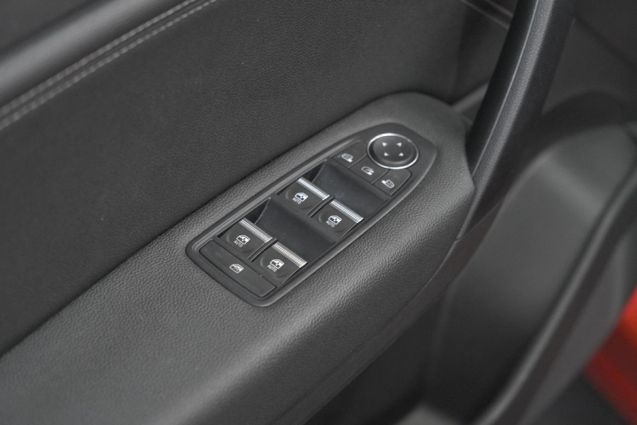 Renault Captur 1.6 E-Tech full hybrid 145 techno | Navigatie | Camera | Apple Carplay | 9.3 Inch Grootscherm