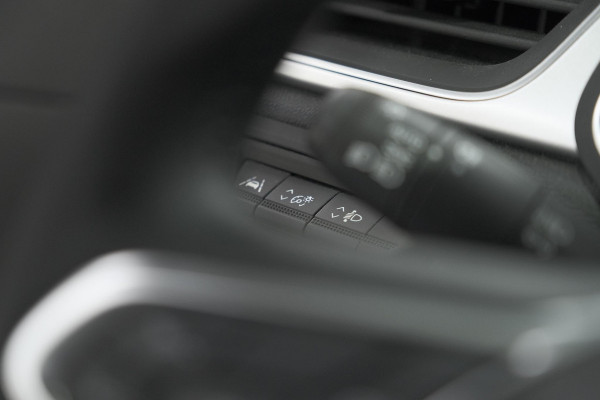 Renault Captur 1.6 E-Tech full hybrid 145 techno | Navigatie | Camera | Apple Carplay | 9.3 Inch Grootscherm