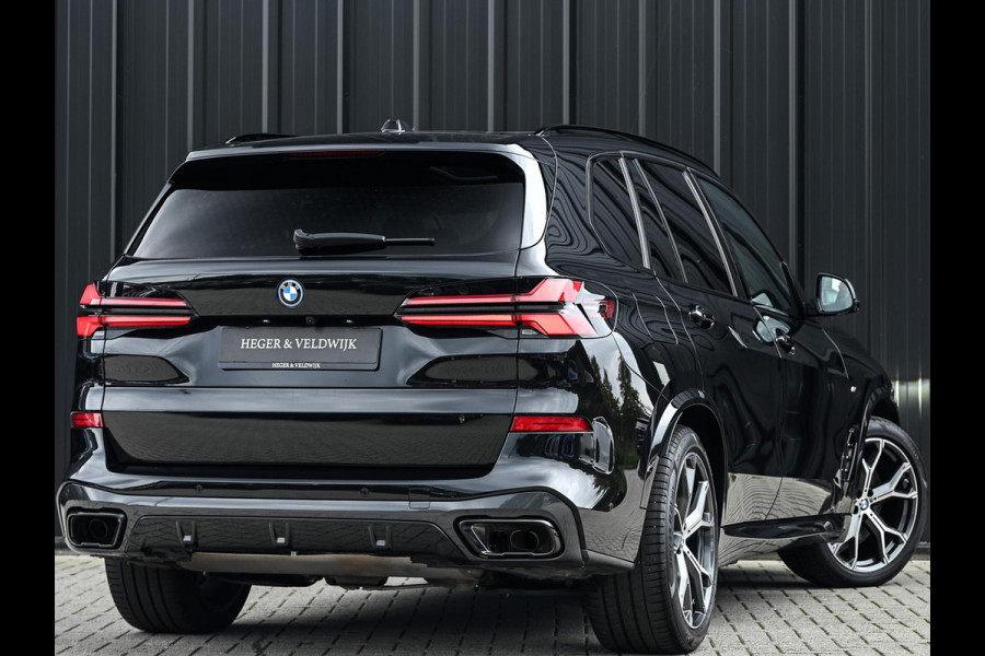 BMW X5 xDrive50e | M-Sport Pro | Alcantara Hemelbekleding | 360 Camera | HUD | Harman/Kardon | Active Steering | Luchtvering | Memory Seat | Stoelverwarming + Ventilatie | Trekhaak | Comfort access | Iconic glow | Ambiance Interieur |