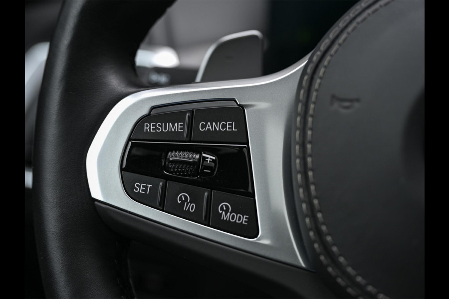 BMW X5 xDrive50e | M-Sport Pro | Alcantara Hemelbekleding | 360 Camera | HUD | Harman/Kardon | Active Steering | Luchtvering | Memory Seat | Stoelverwarming + Ventilatie | Trekhaak | Comfort access | Iconic glow | Ambiance Interieur |